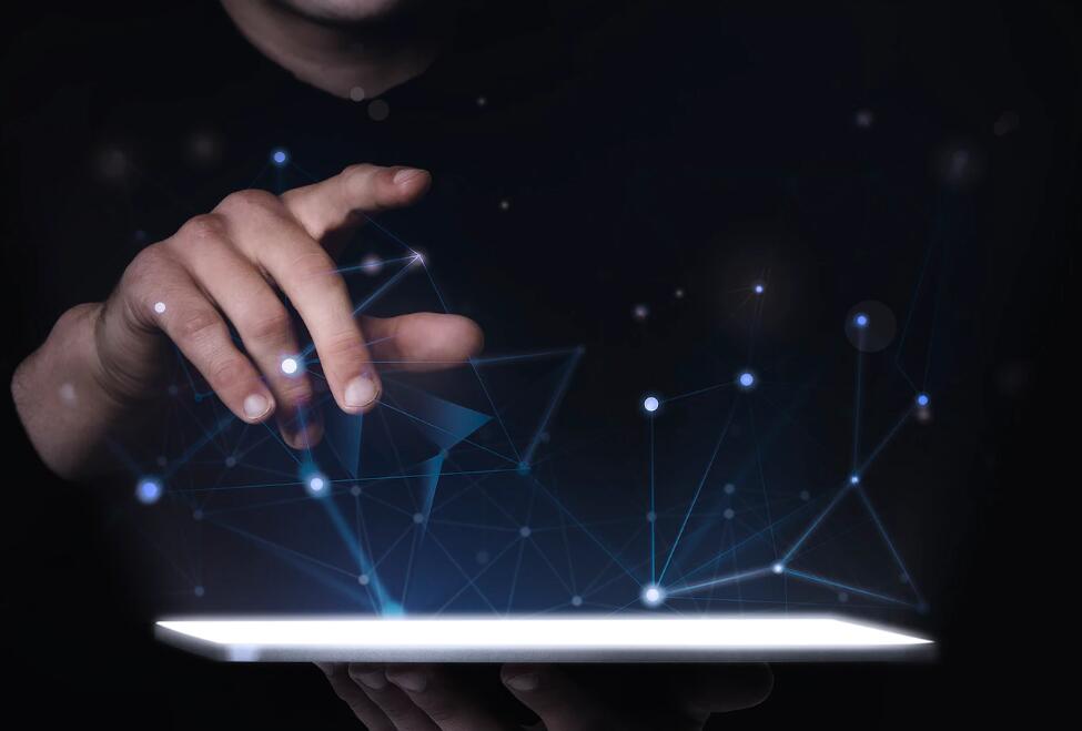 男主比女主大十几岁的言情小说 男主高中设计要了女主